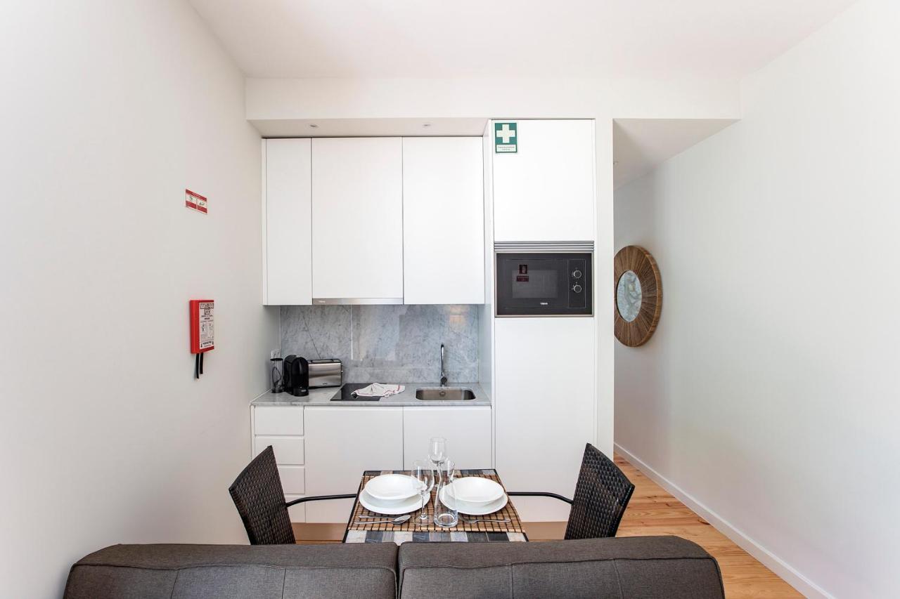 Central Studio W/ Pool, Ac & Patio By Lovelystay Порто Екстериор снимка