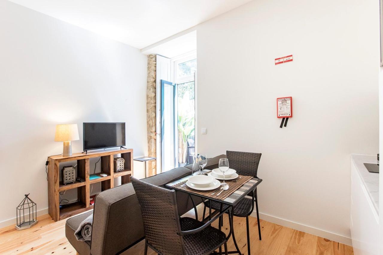 Central Studio W/ Pool, Ac & Patio By Lovelystay Порто Екстериор снимка