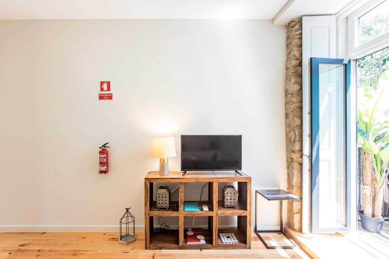 Central Studio W/ Pool, Ac & Patio By Lovelystay Порто Екстериор снимка